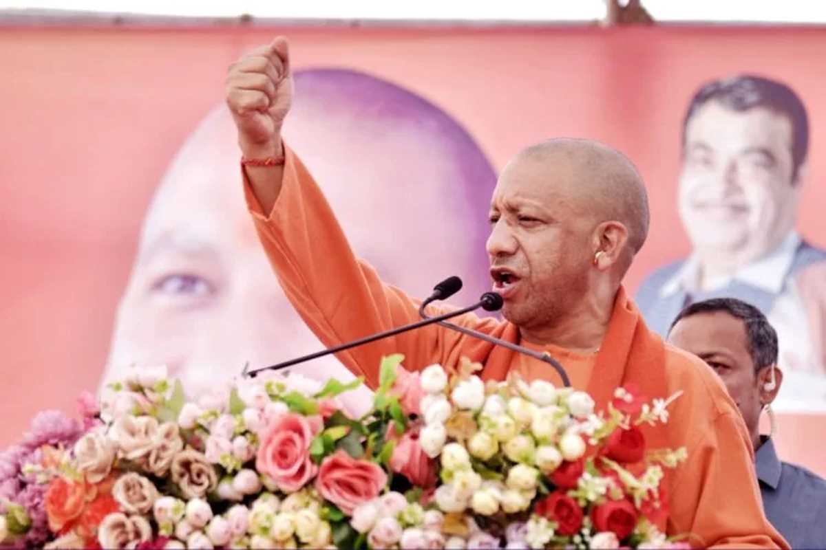 जब भी देश में संकट आता है तो कांग्रेस के नेता बाहर जाकर पिकनिक मनाते हैं : सीएम योगी